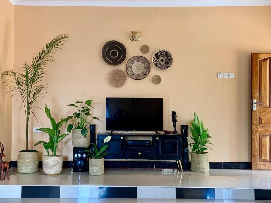 Bungalow X Garten & Terrasse X Wlan X Europaeisch Moshi Ngoại thất bức ảnh