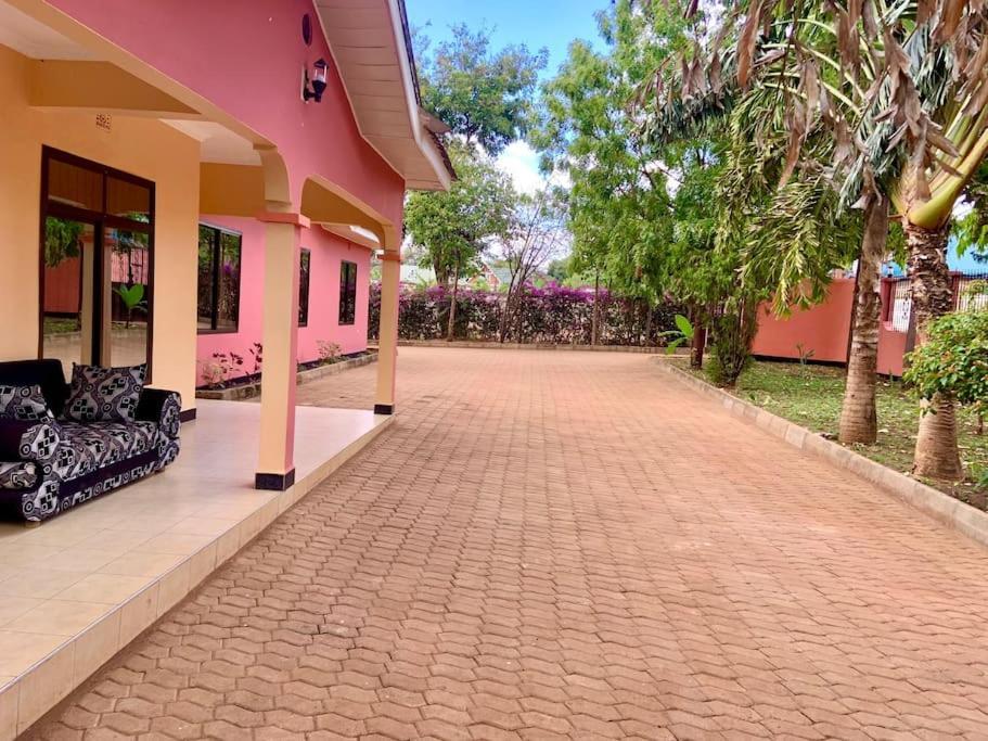 Bungalow X Garten & Terrasse X Wlan X Europaeisch Moshi Ngoại thất bức ảnh
